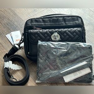 *NWT* lug switch crossbody & peekaboo pouch wristlet (black)